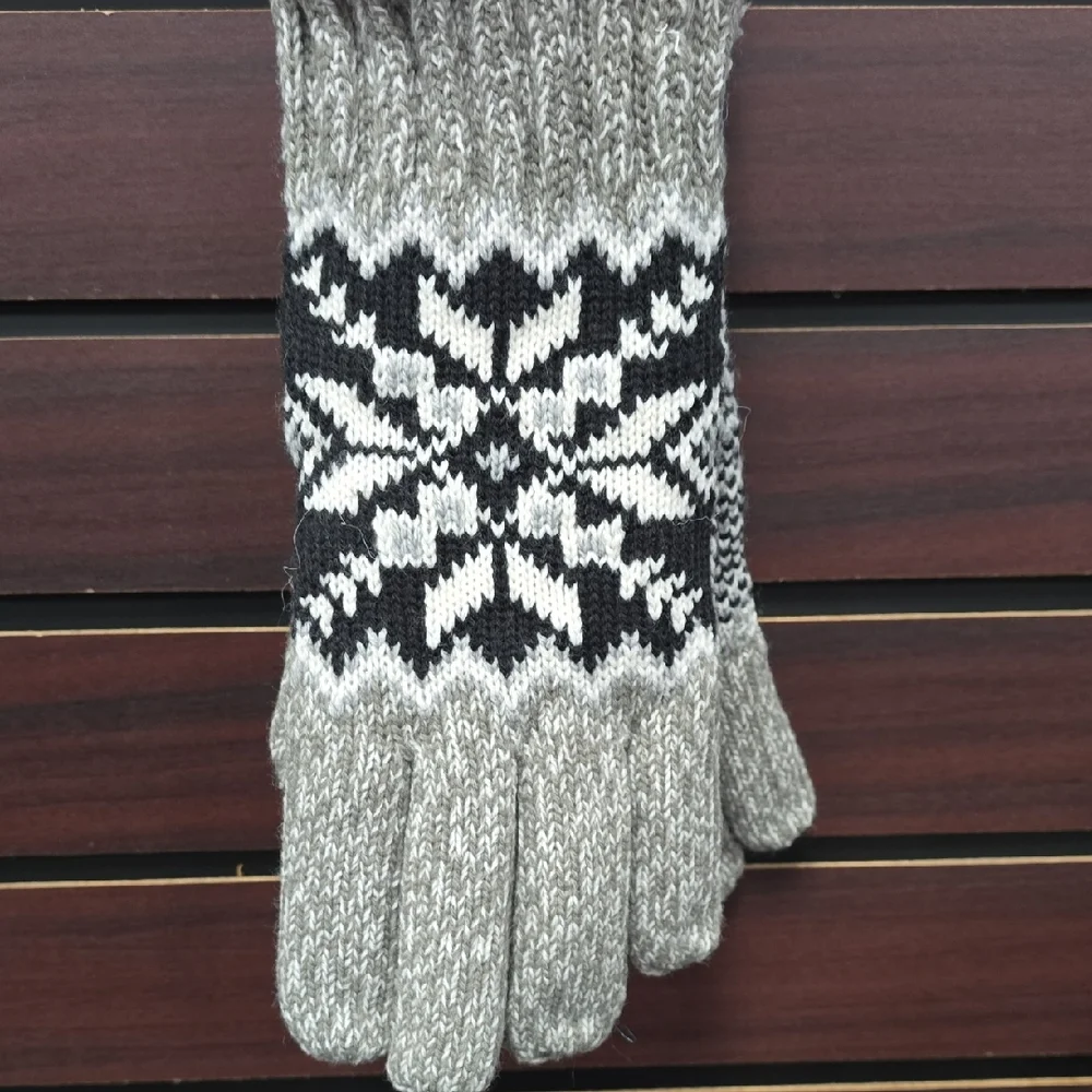 Isotoner | Adult Snowflake Knit Gloves – Light Gray Sherpasoft Lined | OSFM - Picture 4 of 8